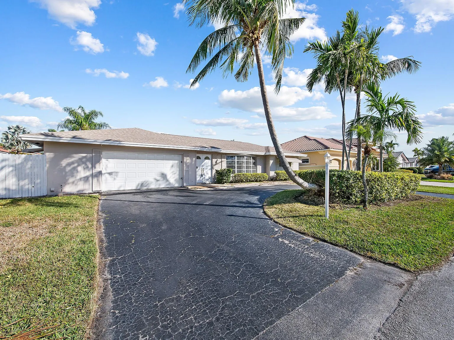 4 bed, 3.0 bath, 2036 sqft, $5,300 — Photo 3