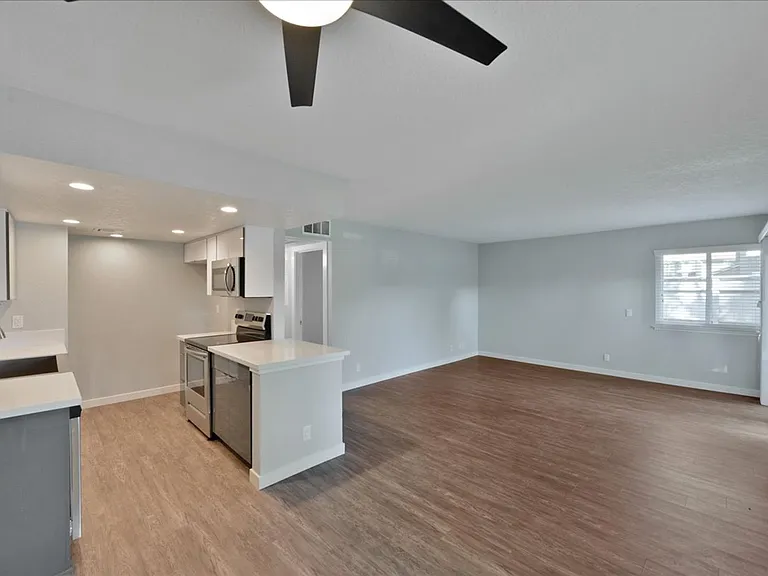 The 3900 Apartments — Photo 26