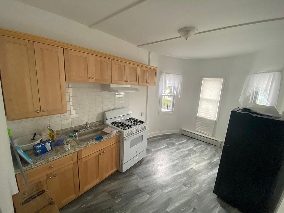 1st image of 86 Bush Ave #1