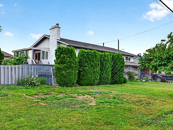 3rd image of 820 Invermere Ct