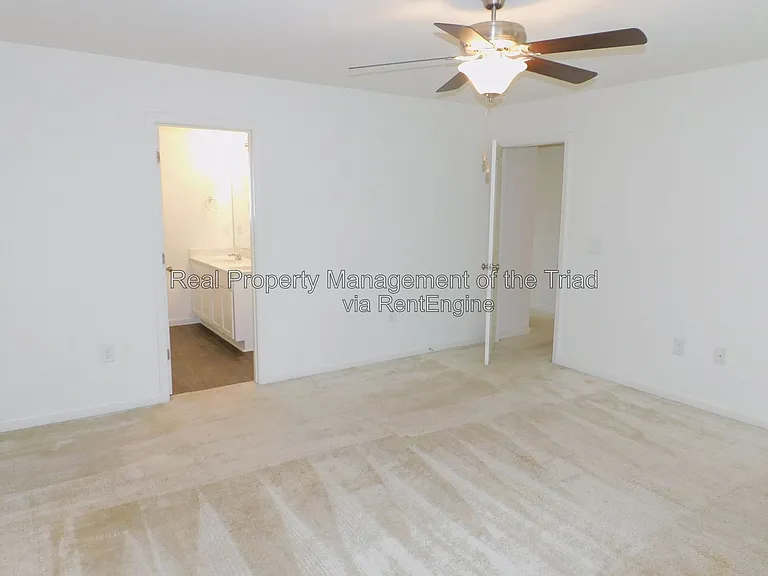 719 Torbay Dr — Photo 10