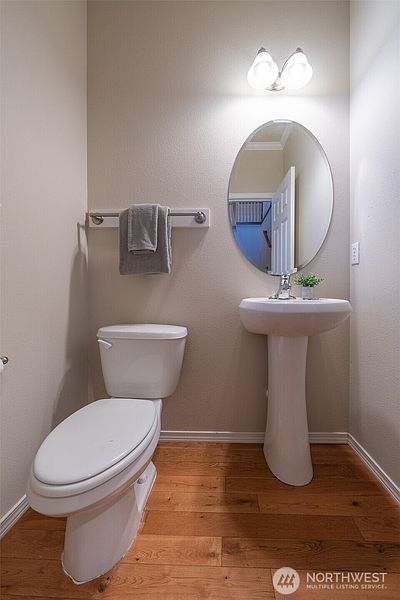 4th image of 9212 18th Avenue W