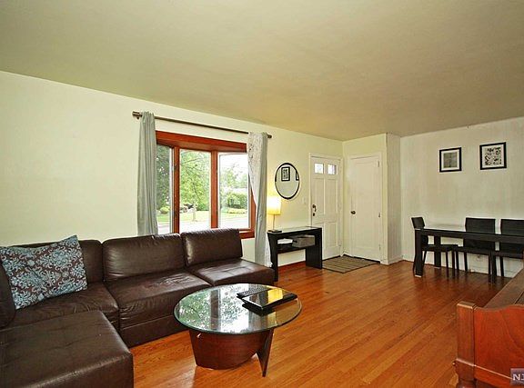 4th image of 348 Luhmann Dr