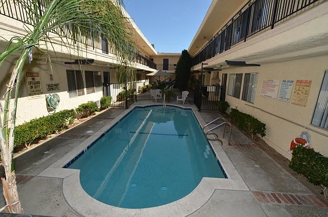 Radford Manor...BE PART Of THE TRENDY VALLEY VILLAGE!! CALL NOW! — Photo 7
