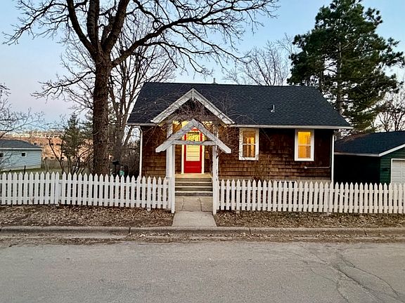 2nd image of 306 Irvine Ave #1