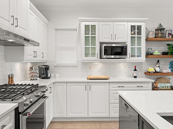 5th image of 3300 157a St #11