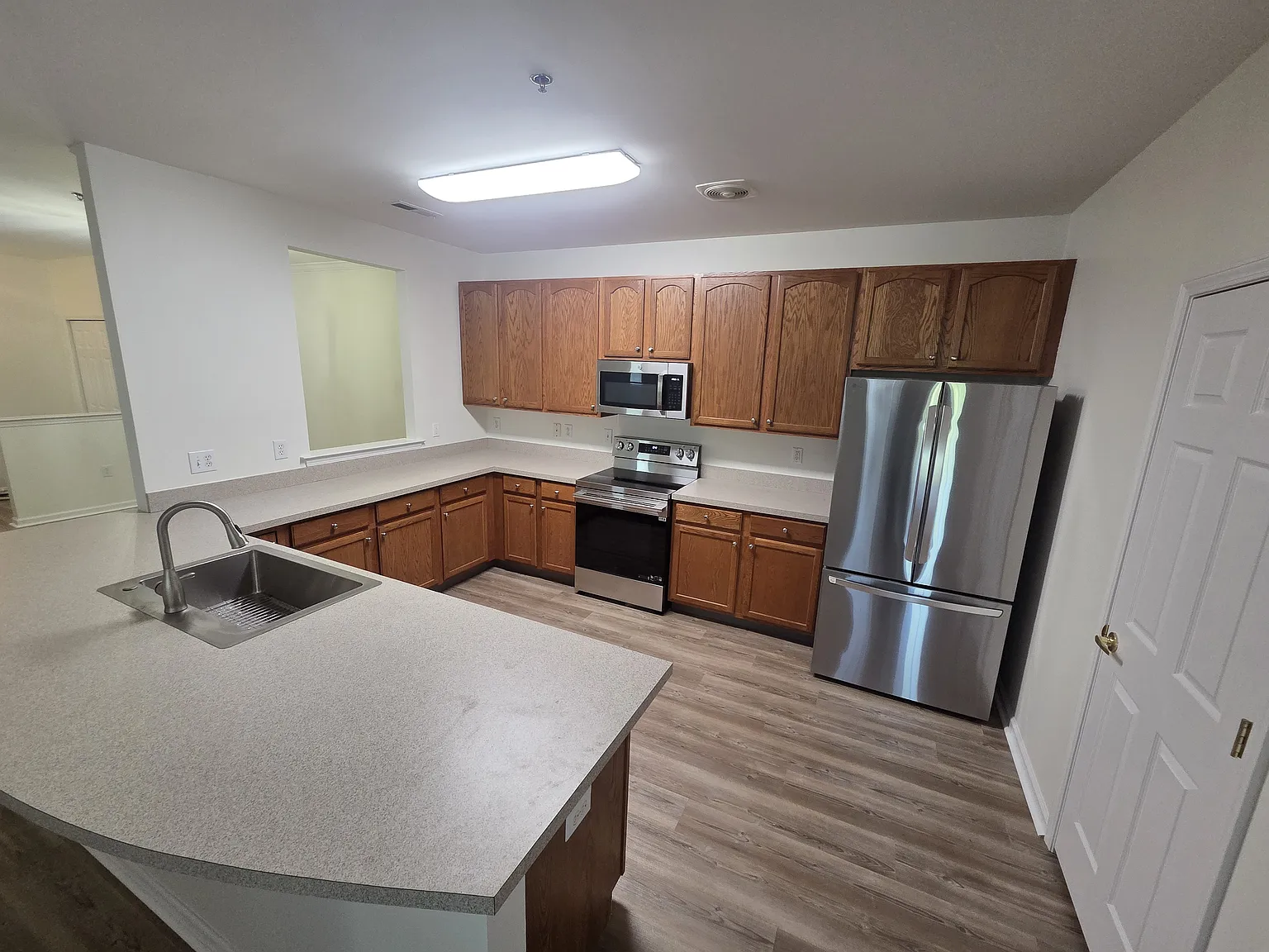 3 bed, 1567 sqft, $2,700 — Photo 2