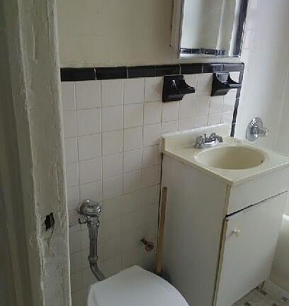 5th image of 2752 Wallace Ave APT 1
