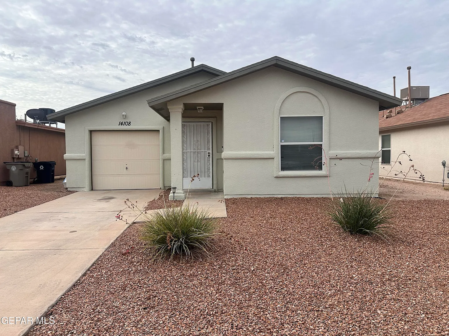 3 bed, 2.0 bath, 1376 sqft, $1,650 — Photo 1