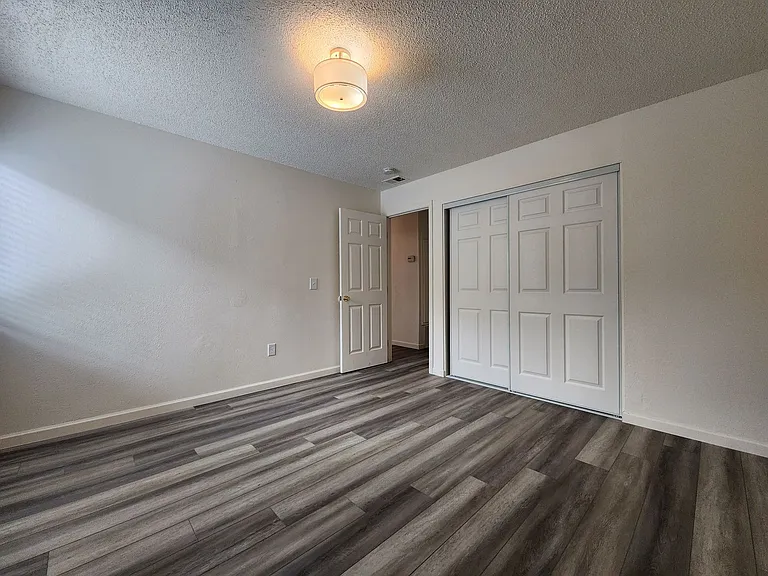 2557 Kenton Ct — Photo 10