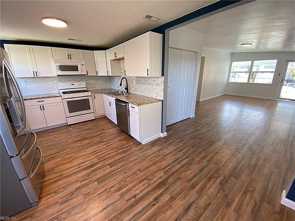 3rd image of 2505 Cayce Dr