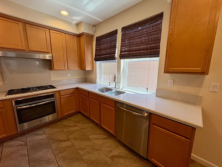1658 N Pole Pl #1 — Photo 36