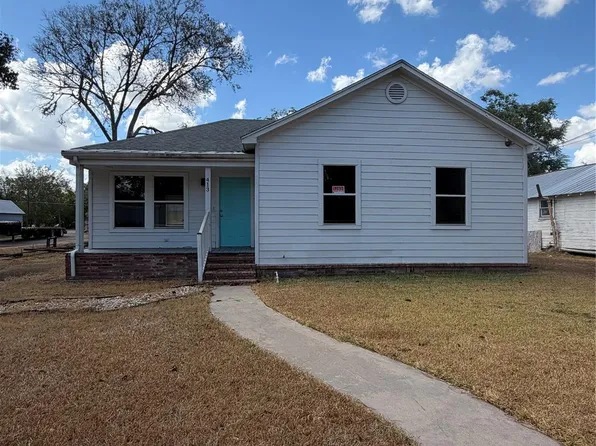 413 W Hamilton St, Cuero, TX 77954