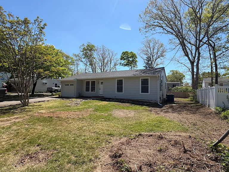 43 Lighthouse Dr — Photo 2