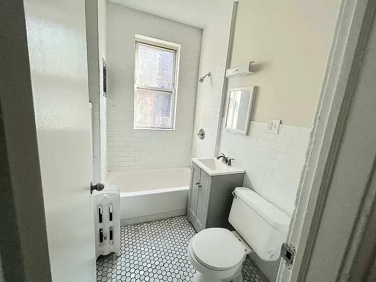 490 E 23rd St #4 — Photo 4