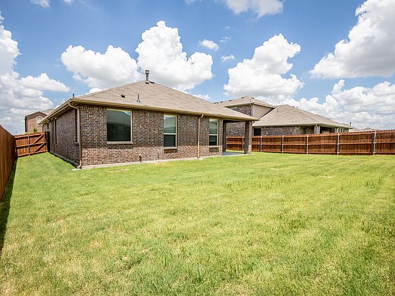 3rd image of 533 Pendennis Dr