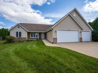 28734 Clove Ct, Waterford, WI 53185