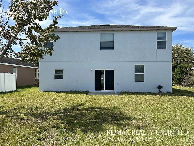 12219 Fairlawn Dr — Photo 32
