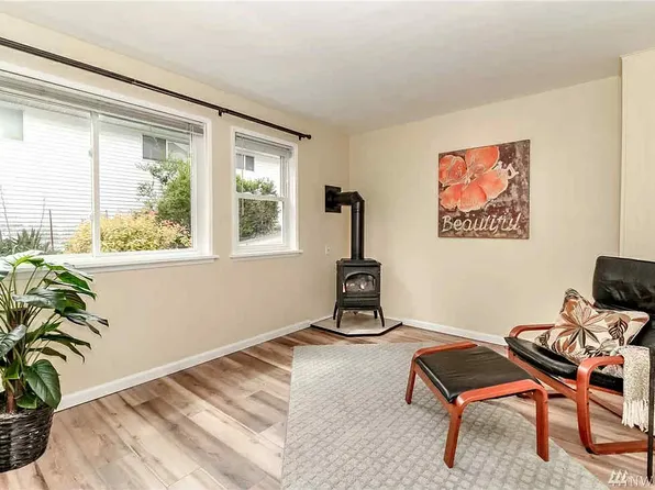 1020 1/2 Chester Ave #1/2, Bremerton, WA 98312