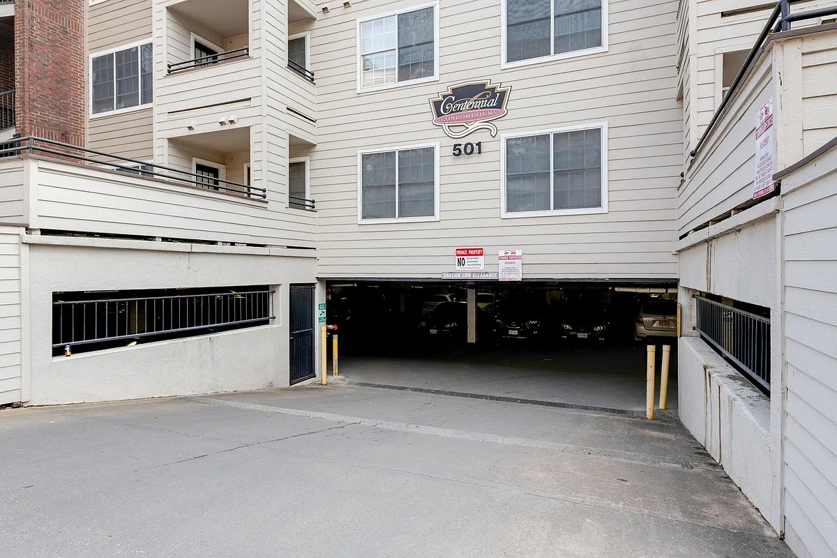 Building Photo - 501 W 26th St #324