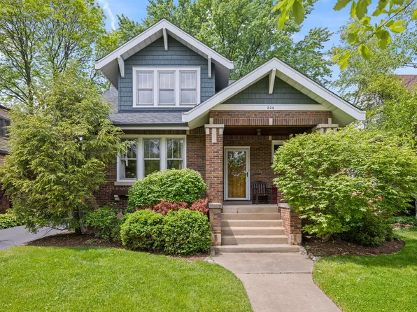 226 S Walnut Ave, Arlington Heights, IL 60005