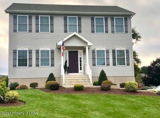 1 Terrace Dr, Mountain Top, PA 18707