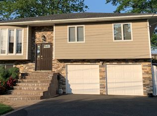 2710 Elliott St, Merrick, NY 11566