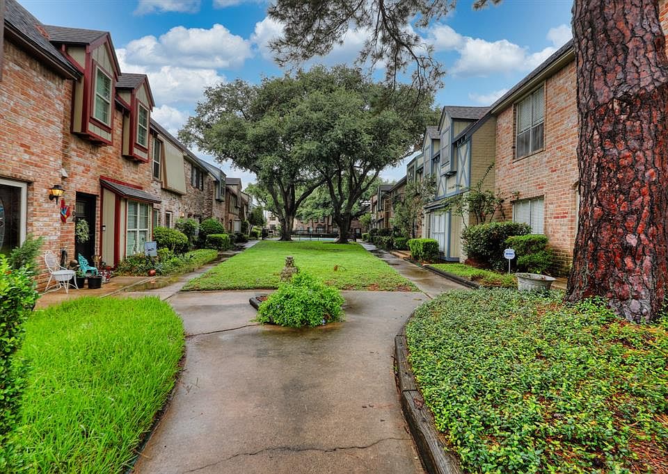 1st image of 14715 Barryknoll Ln APT 146