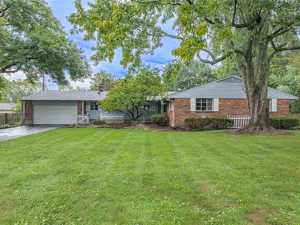 1st image of 21 Lynn Rae Cir