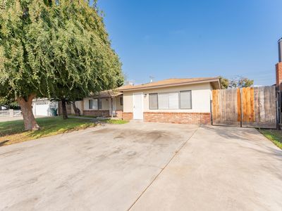2102 E Bardsley Avenue, Tulare, CA, 93274