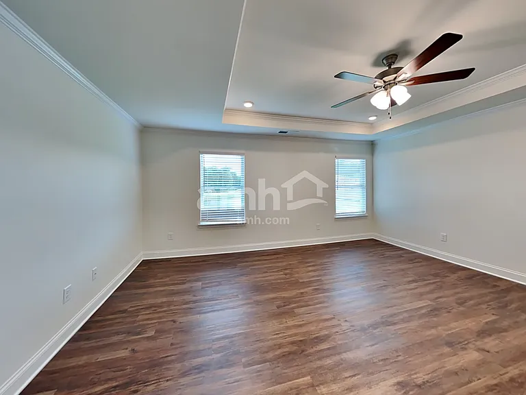 868 Carnaby Ln — Photo 11