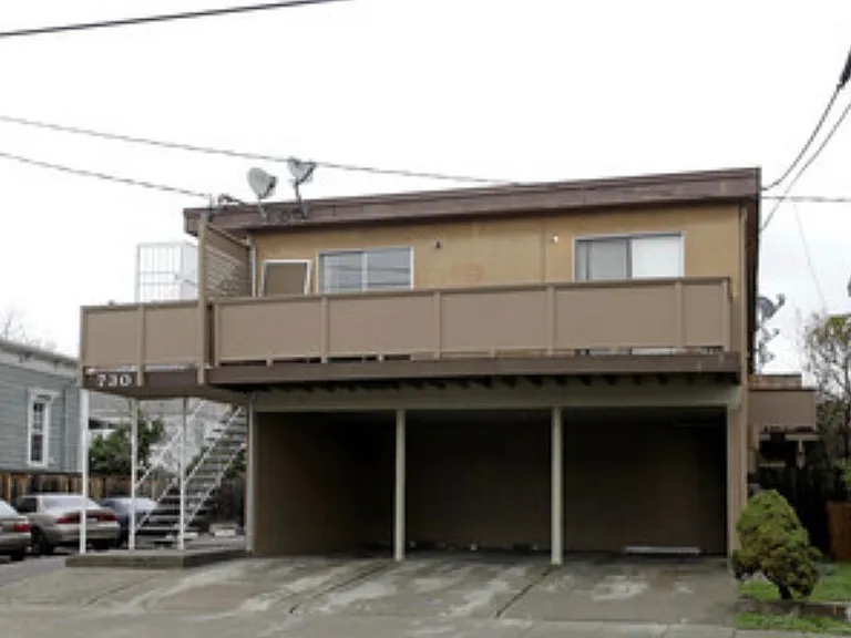 730 E 17th St #7 — Photo 35