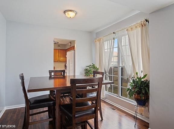 4th image of 1172 Oxford Ln