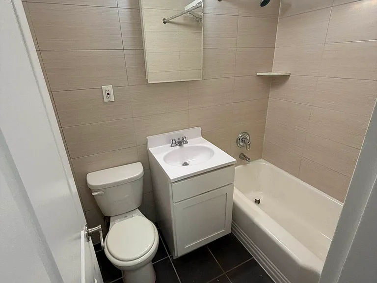 16420 Highland Ave #9M — Photo 7