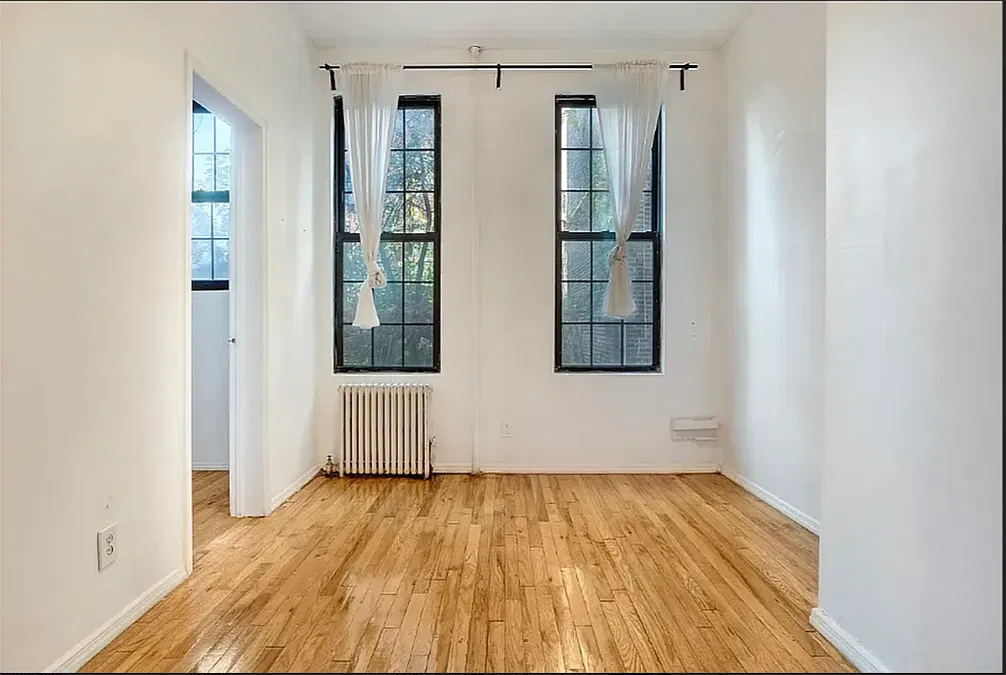 594 Driggs Ave — Photo 3