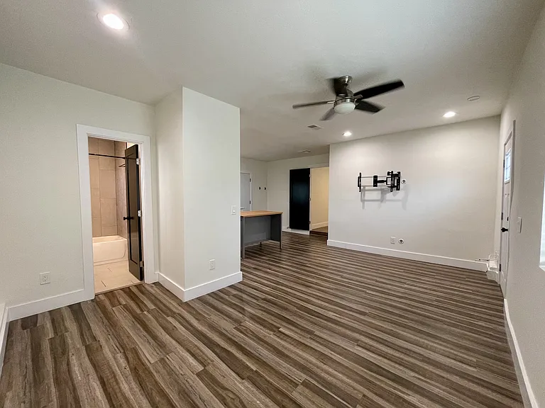 9556 1/2 Cecilwood Dr — Photo 13