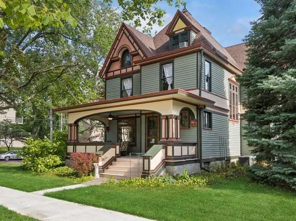 225 Fairchild St, Iowa City, IA 52245