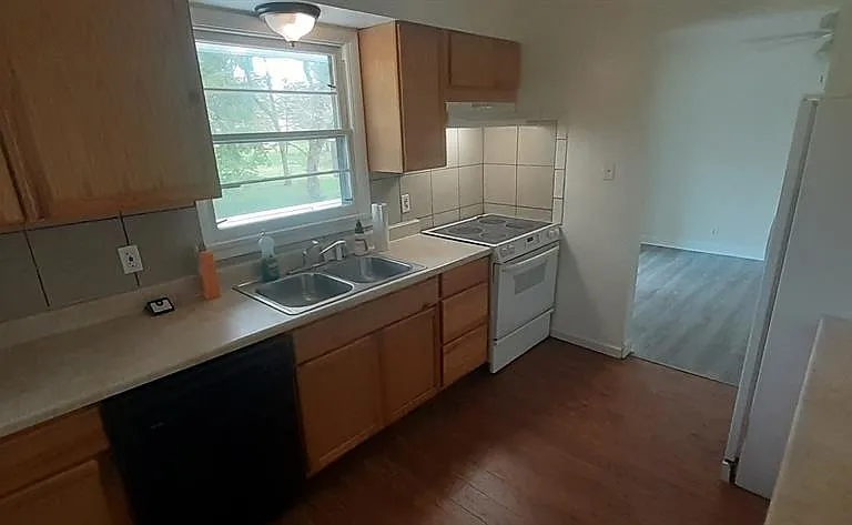 6184 Flushing Rd — Photo 7