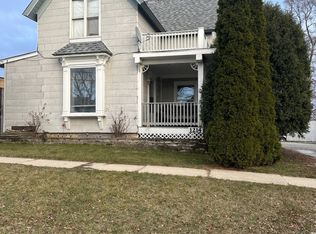 1214 Park St, McHenry, IL 60050
