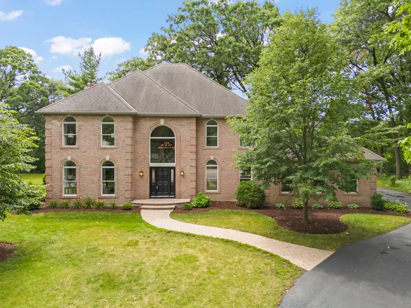1S100 Normandy Woods Dr, Winfield, IL 60190