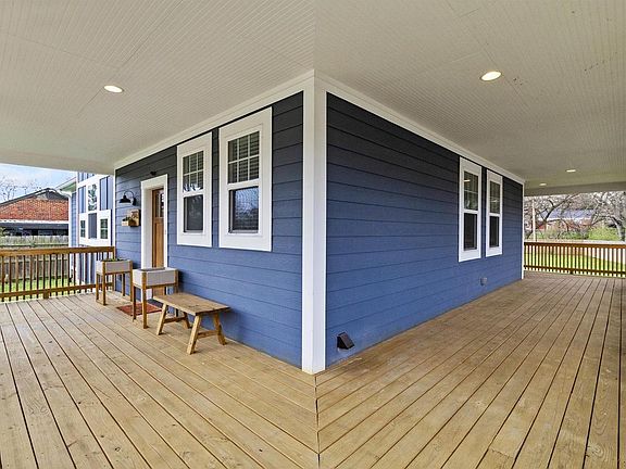 Wrap around porch for relaxing