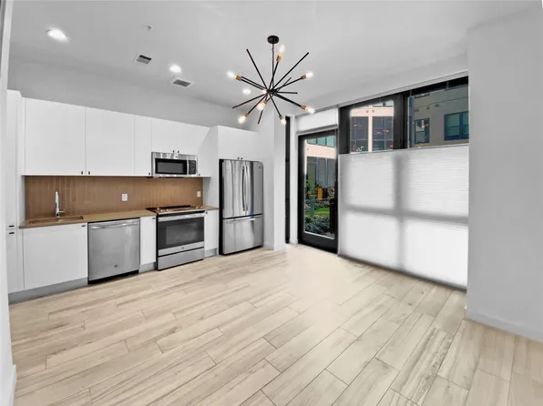 800 Embassy Dr APT 123, Austin, TX 78702