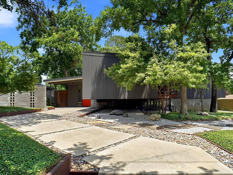 1403 Kendolph Dr — Photo 3