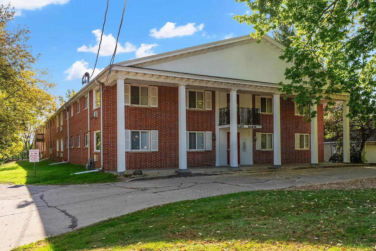 Building Photo - Bluff Manor