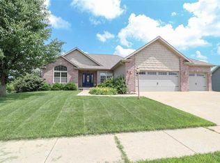 826 Stonelake Dr, Metamora, IL 61548