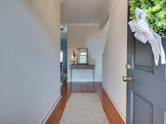4th image of 162 Deercrest Cir