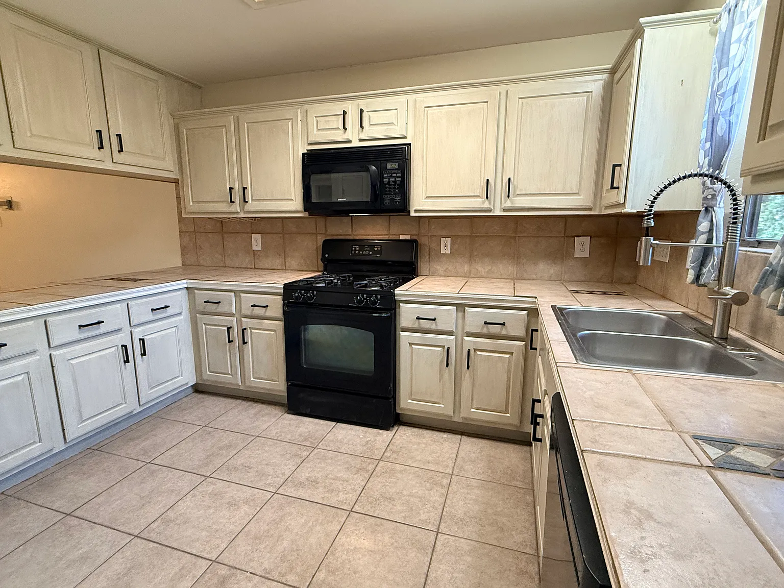 3 bed, 1537 sqft, $2,150 — Photo 3