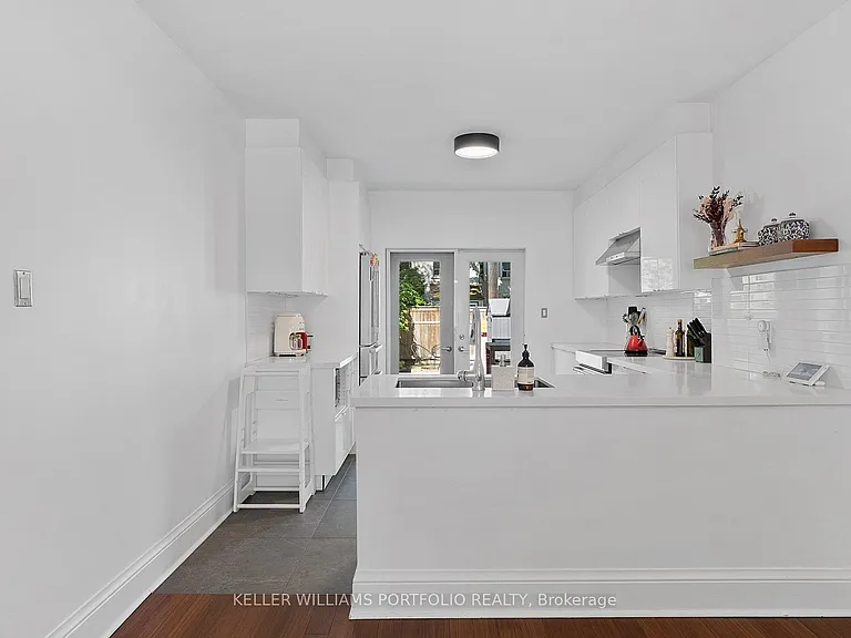 28 Tiverton Ave — Photo 15