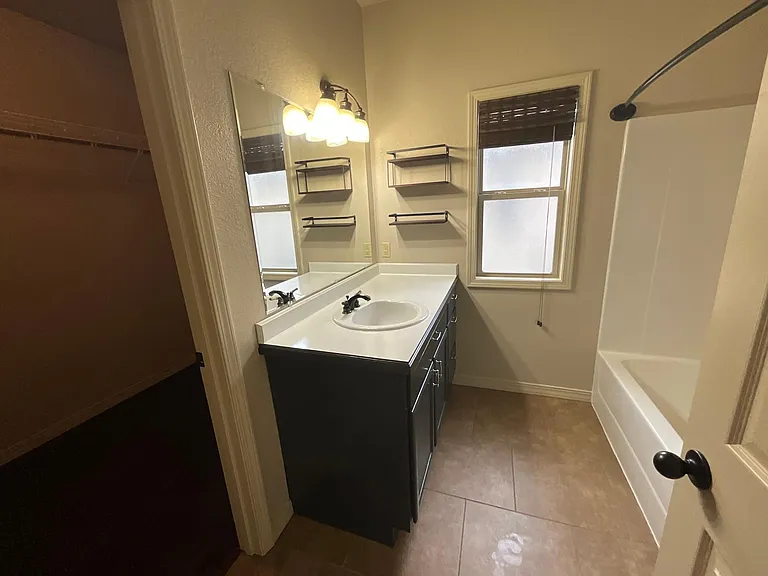 198 W Walnut St — Photo 9