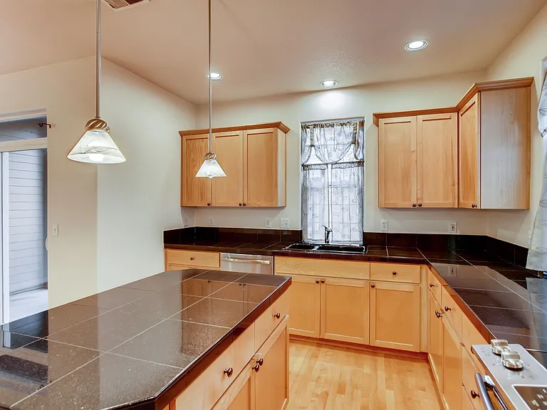 889 NE Caden Ave — Photo 6